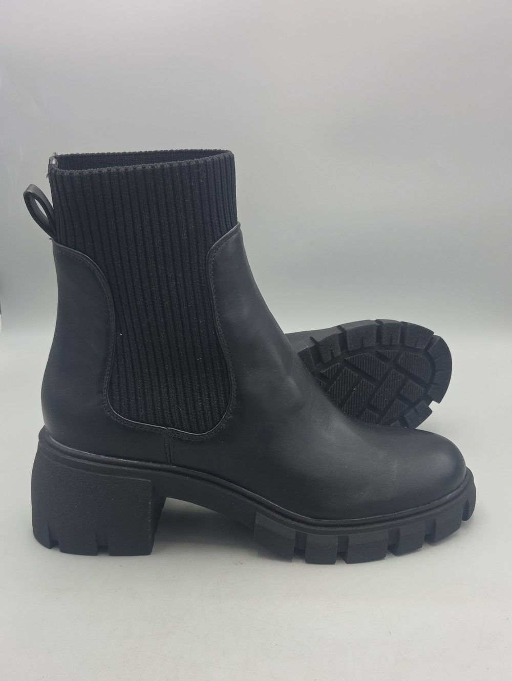 Steve Madden Black Lug Sole Booties Women’s 8 M Boots Vegan Leather